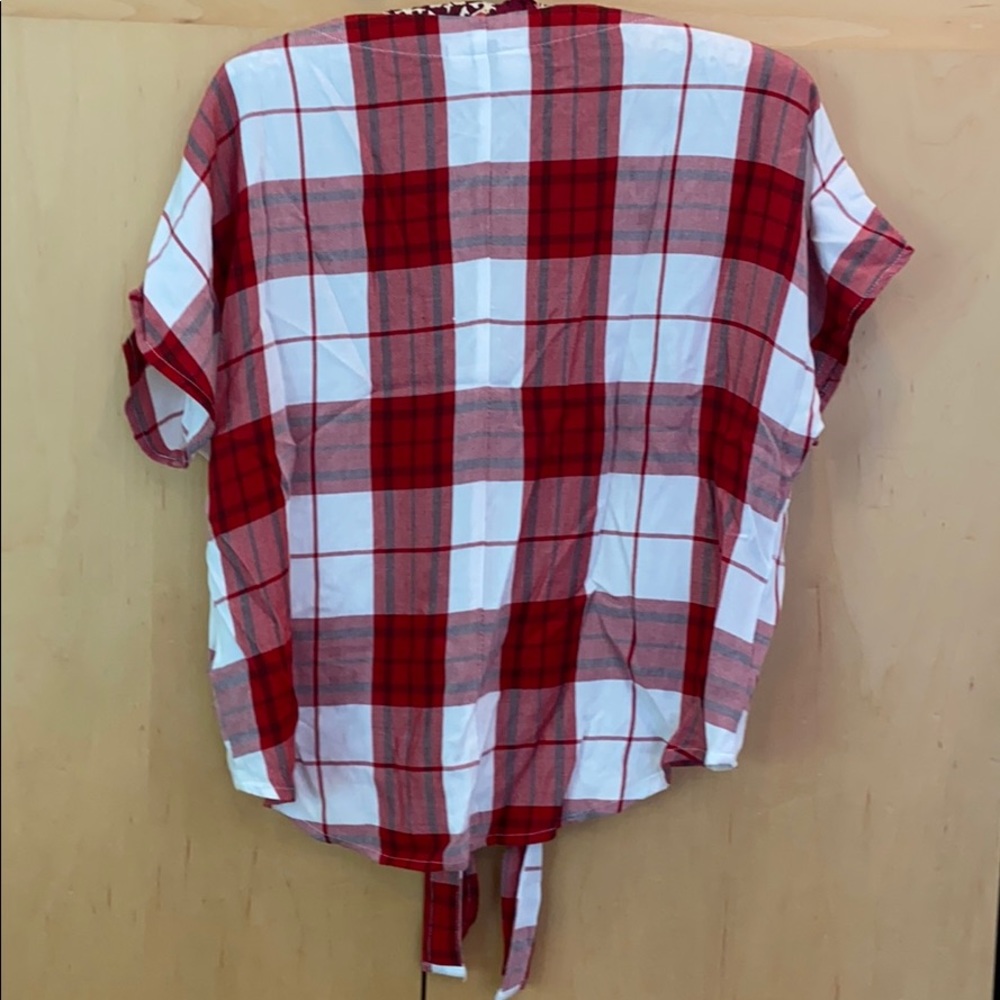 Universal threads tie button down - Picture 2 of 4